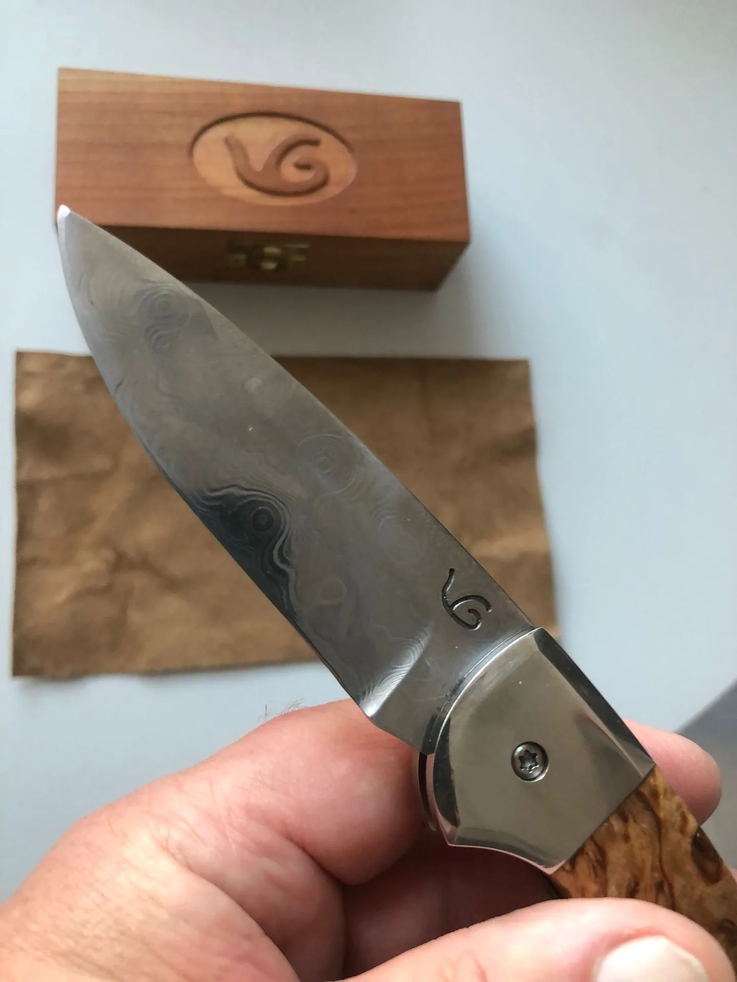 Handgefertigtes Damast-Taschenmesser – VG-Messer