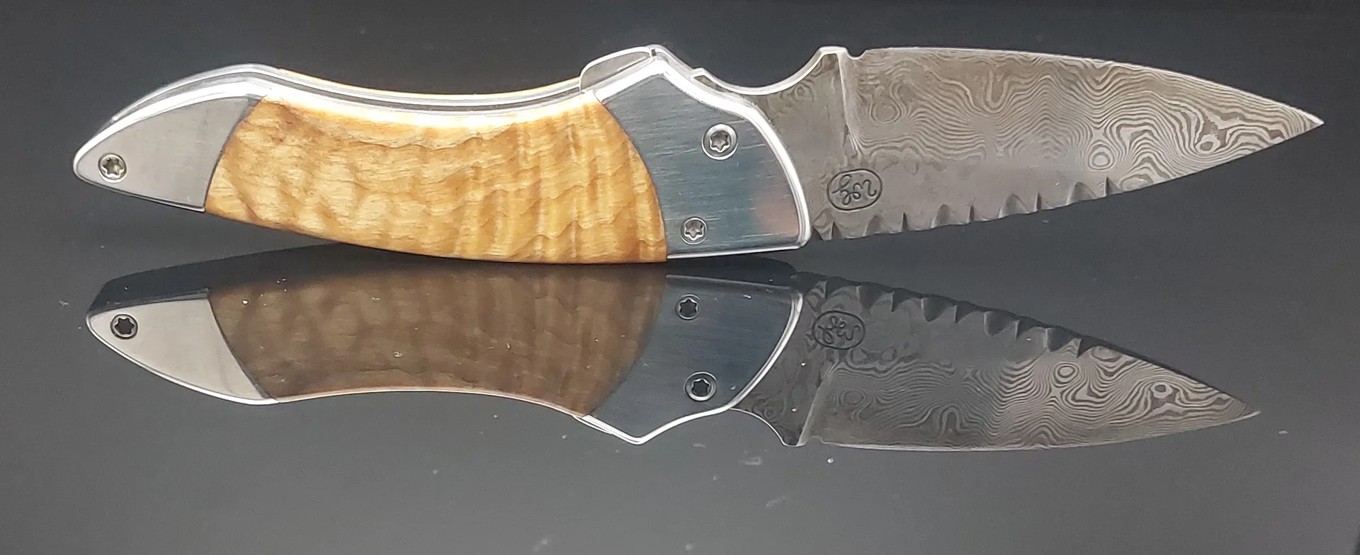 Handgefertigtes Damast-Taschenmesser – VG-Messer