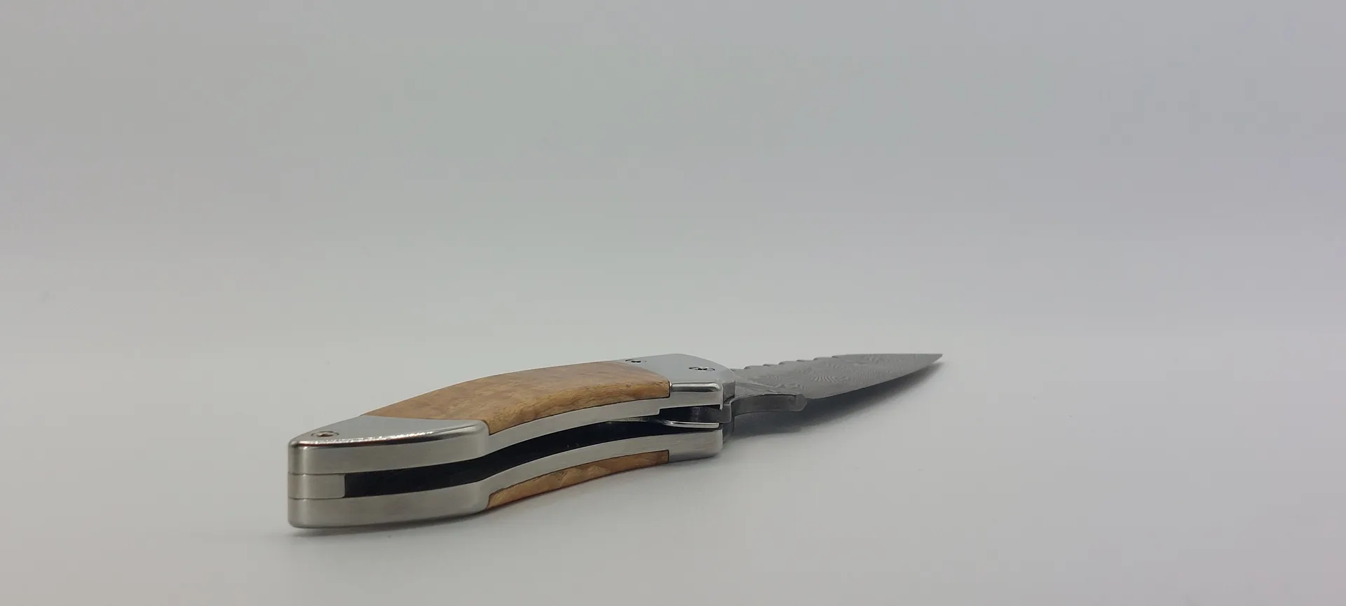 Handgefertigtes Damast-Taschenmesser – VG-Messer