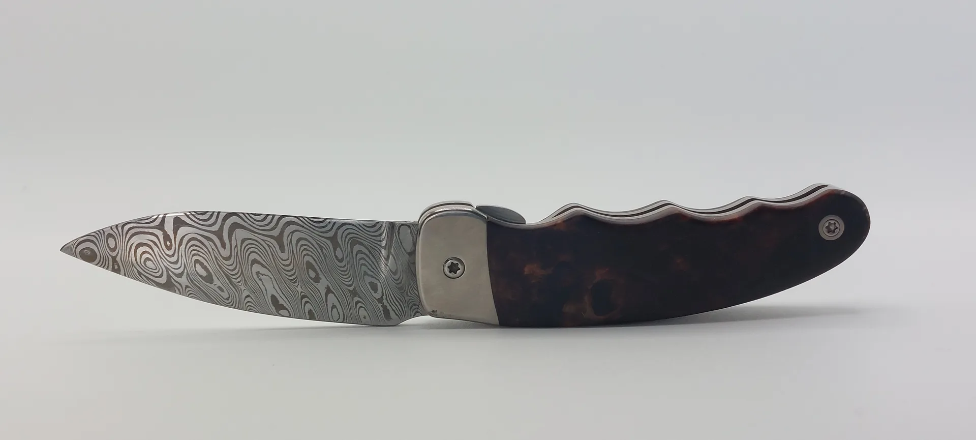 Handgefertigtes Damast-Taschenmesser – VG-Messer