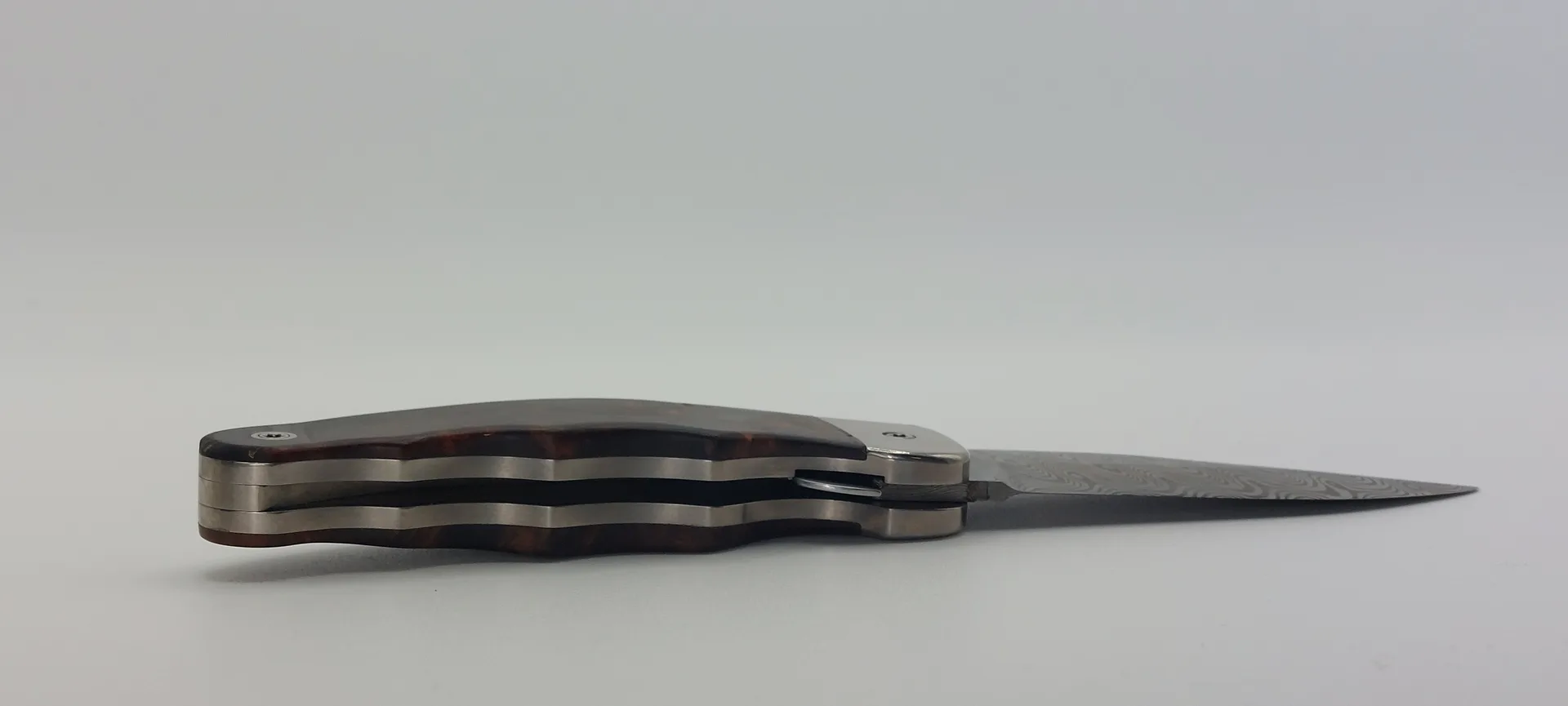 Handgefertigtes Damast-Taschenmesser – VG-Messer