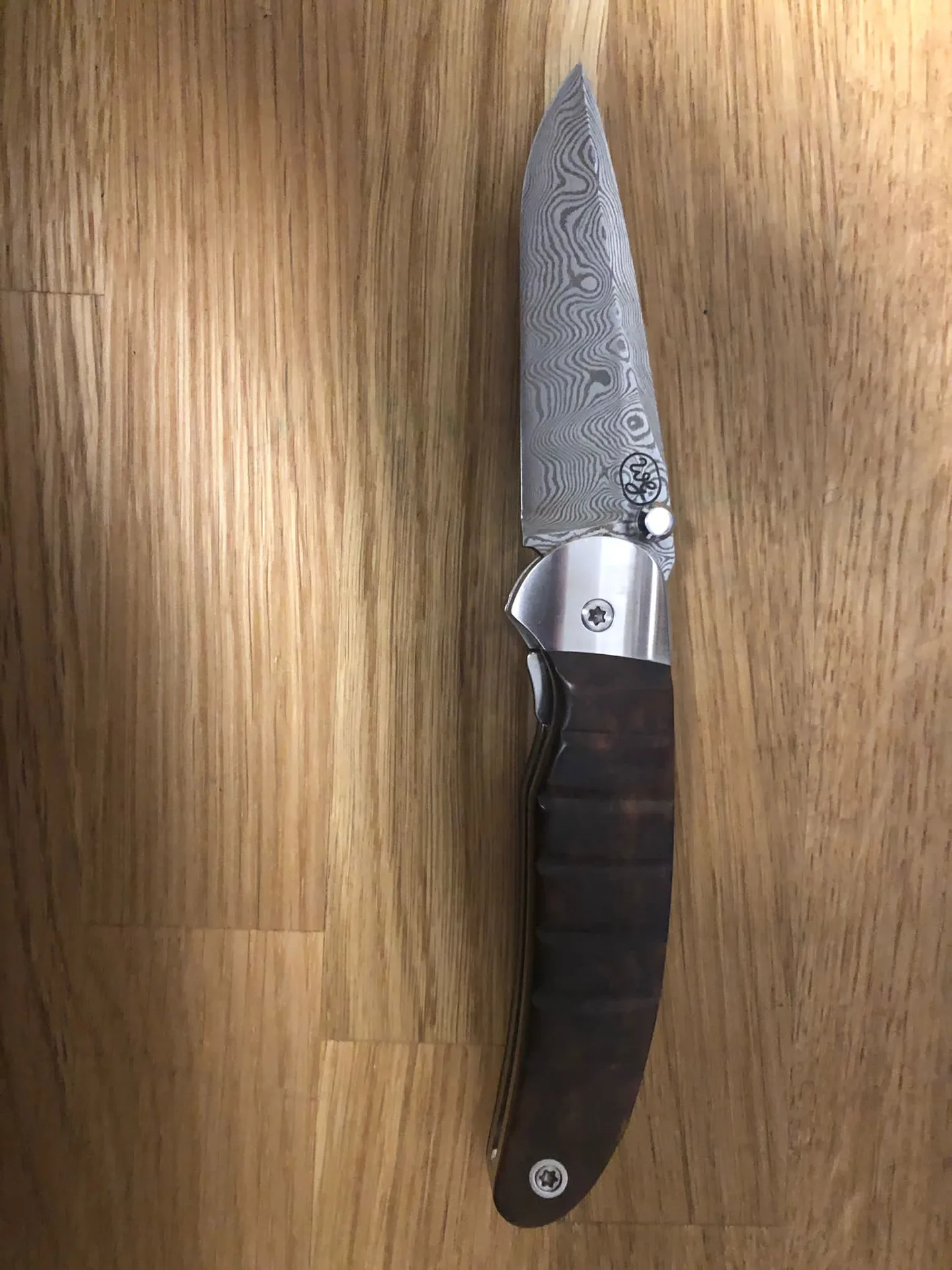 Handgefertigtes Damast-Taschenmesser – VG-Messer