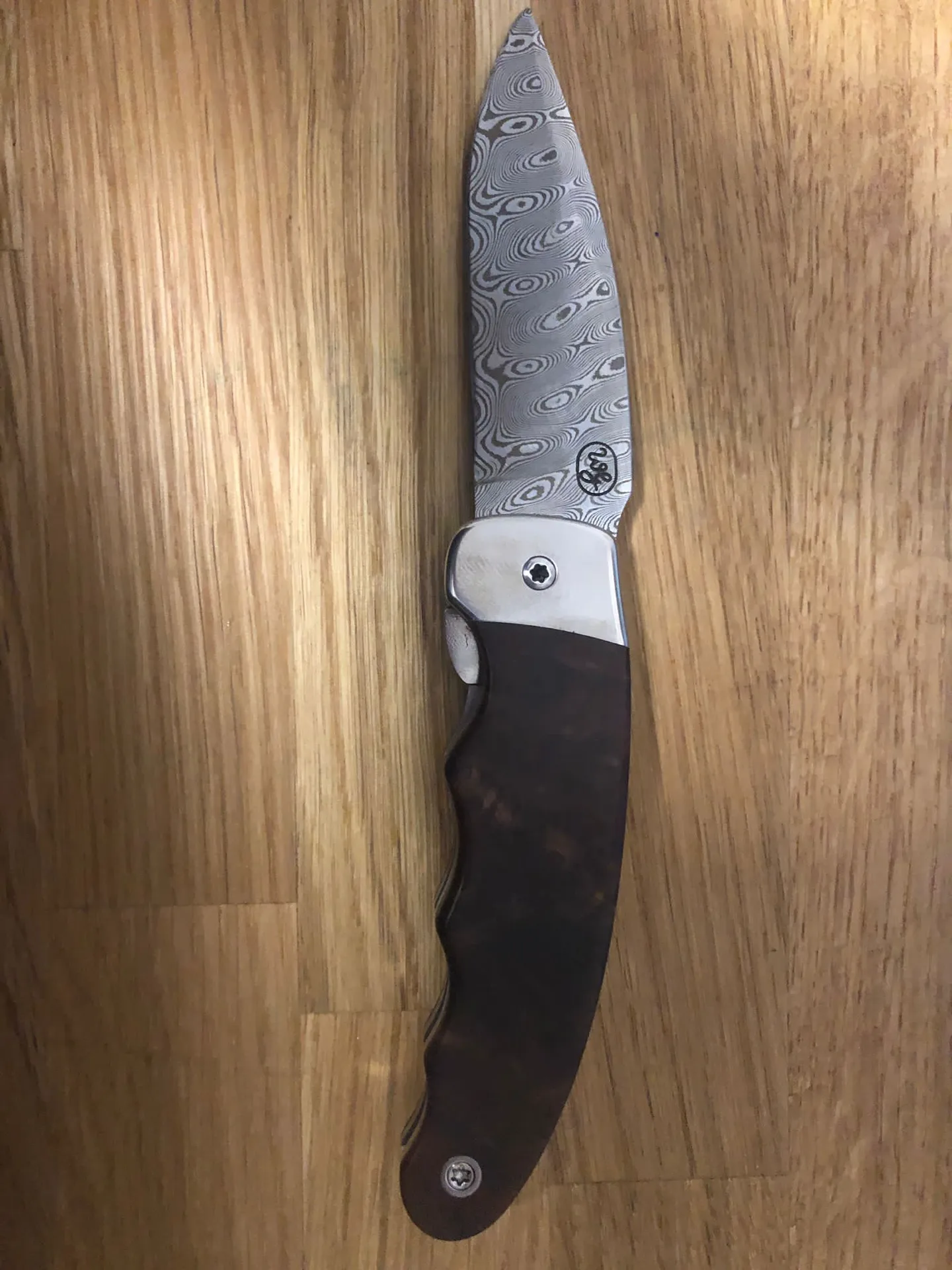 Handgefertigtes Damast-Taschenmesser – VG-Messer