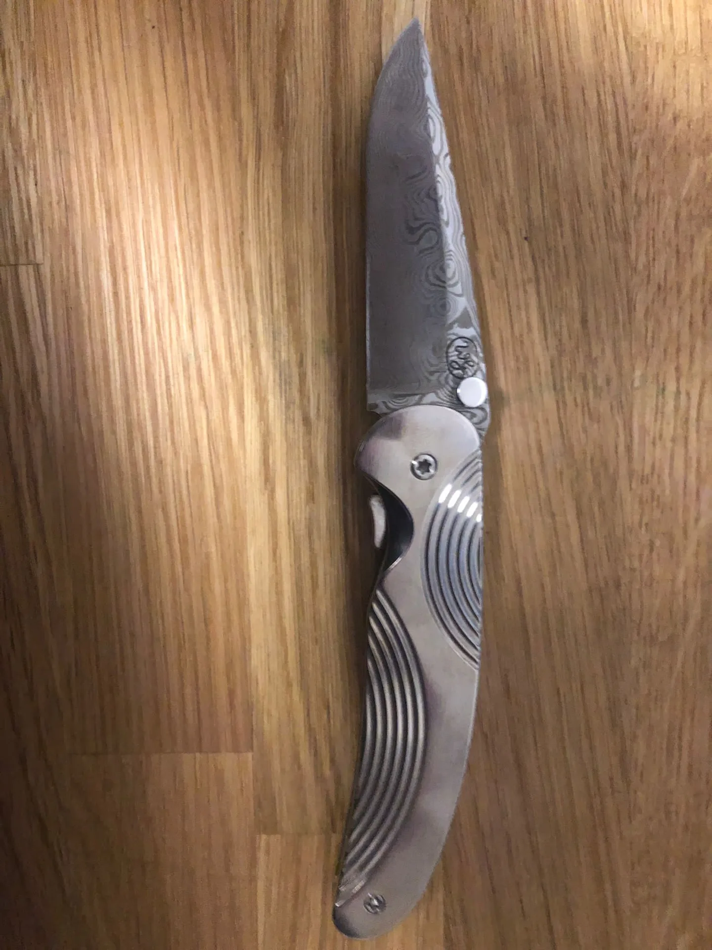 Handgefertigtes Damast-Taschenmesser – VG-Messer