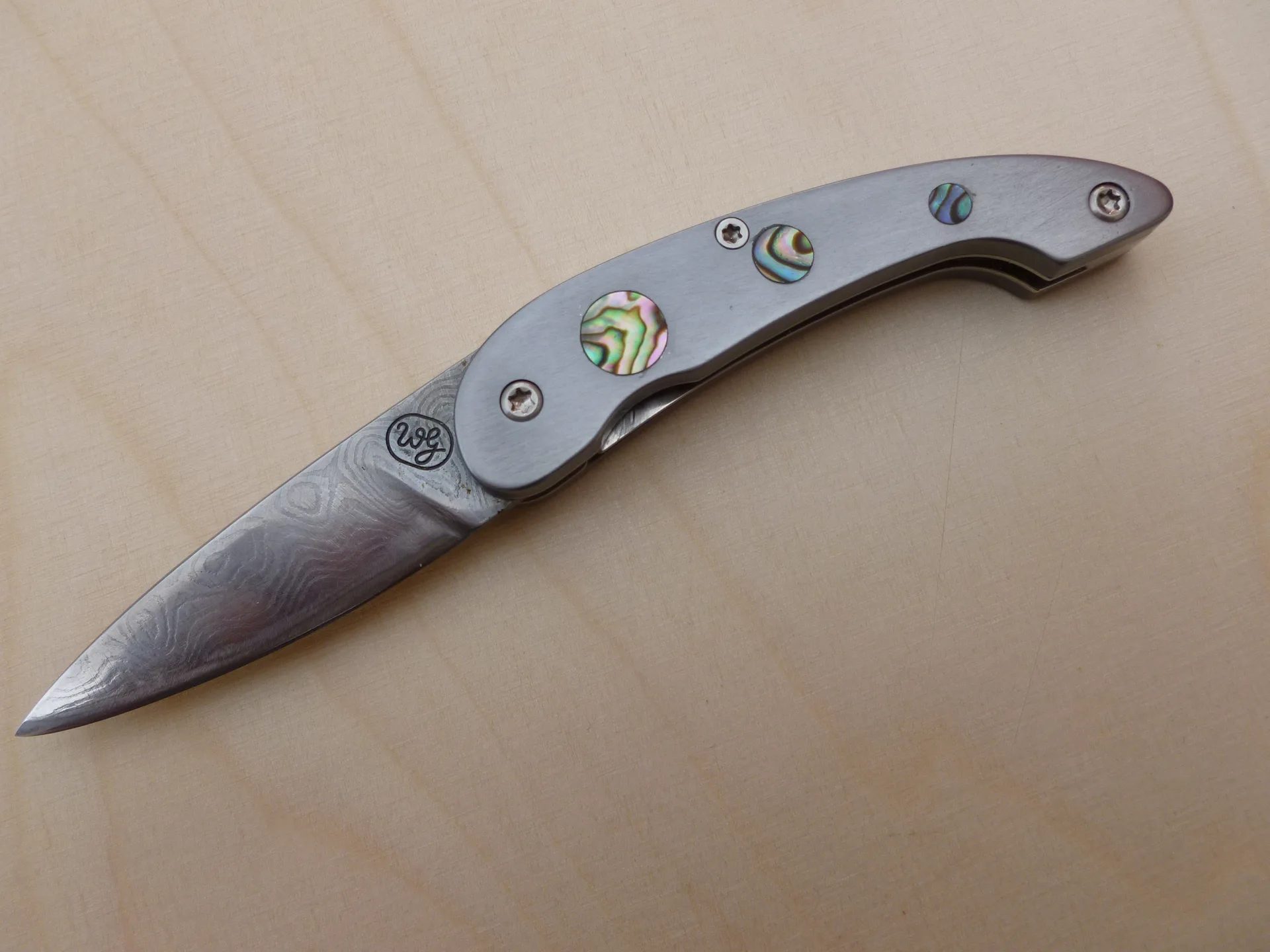 Handgefertigtes Damast-Taschenmesser – VG-Messer