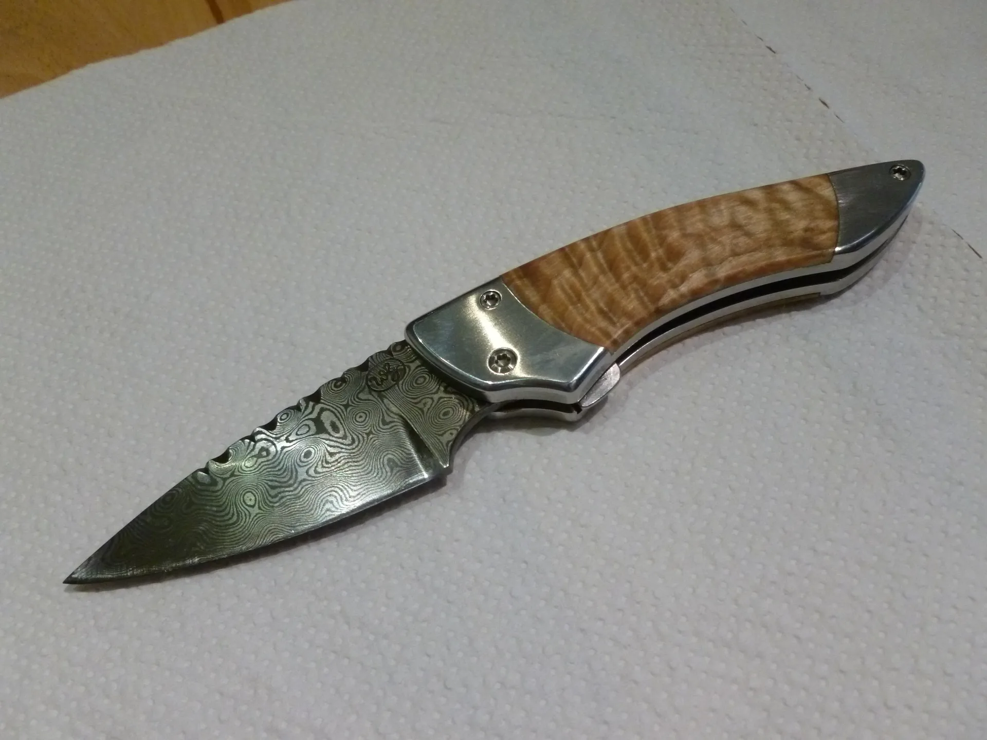 Handgefertigtes Damast-Taschenmesser – VG-Messer