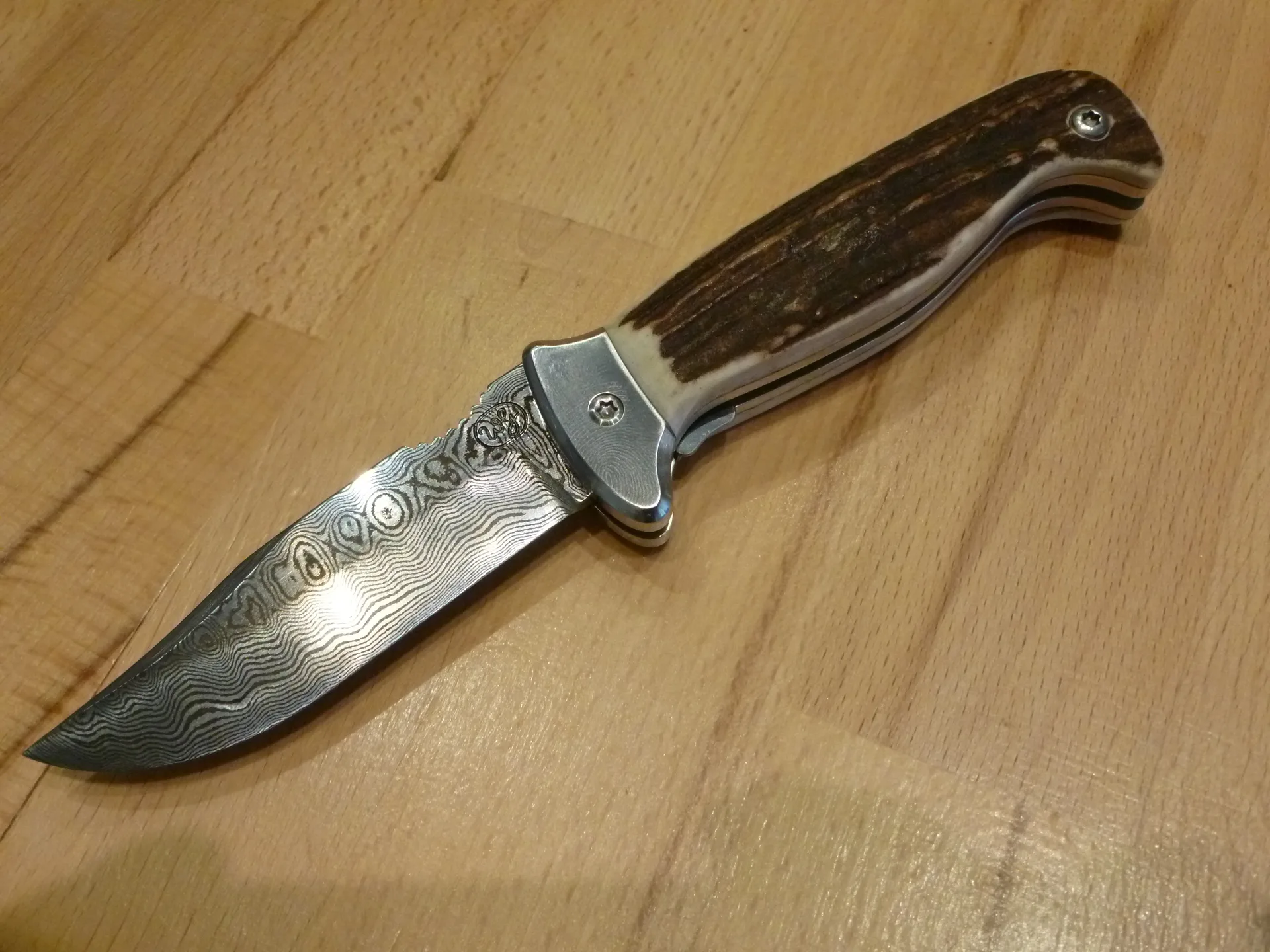 Handgefertigtes Damast-Taschenmesser – VG-Messer