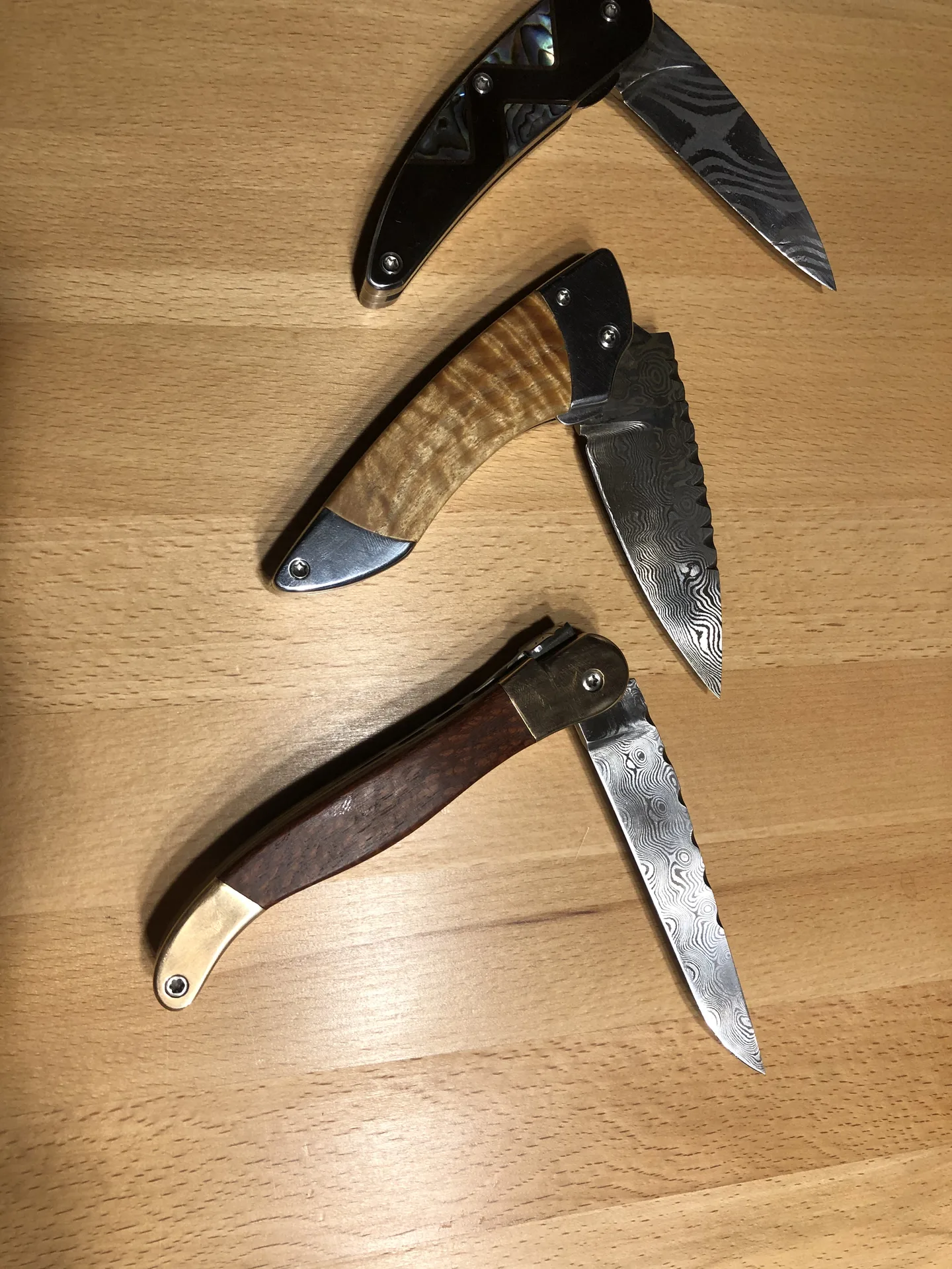 Handgefertigtes Damast-Taschenmesser – VG-Messer