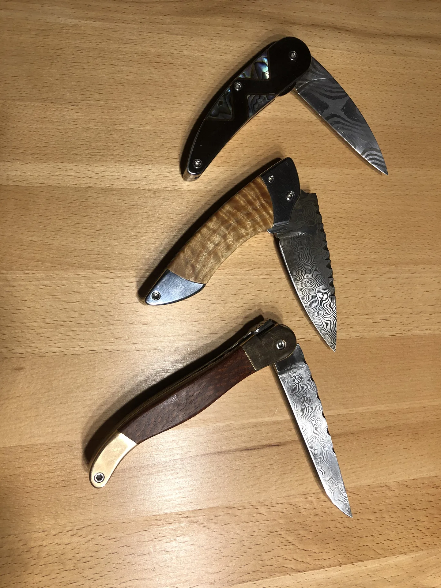 Handgefertigtes Damast-Taschenmesser – VG-Messer