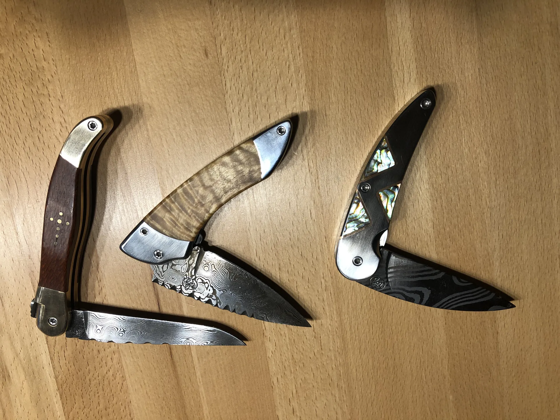 Handgefertigtes Damast-Taschenmesser – VG-Messer