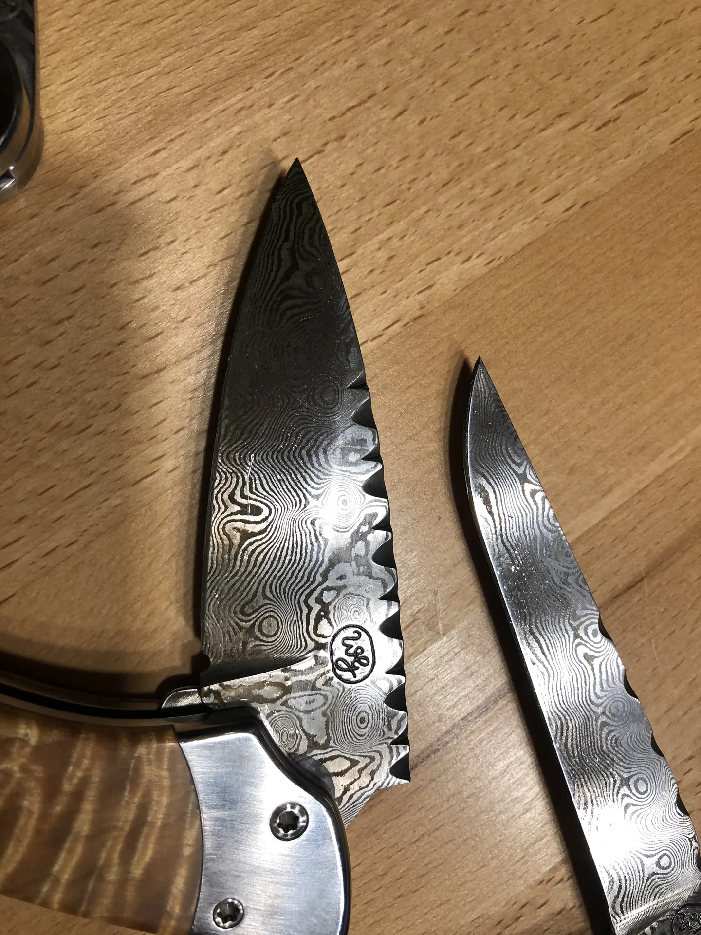 Handgefertigtes Damast-Taschenmesser – VG-Messer