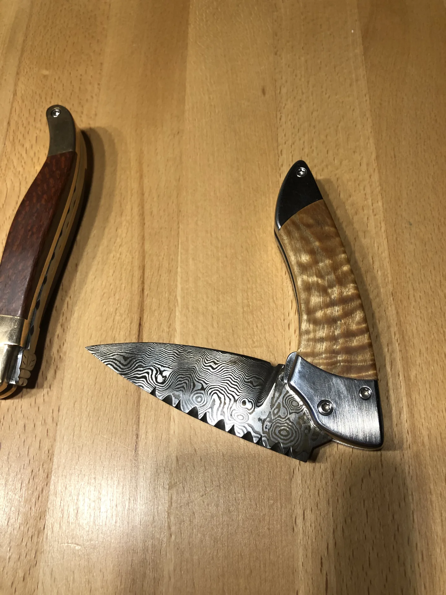 Handgefertigtes Damast-Taschenmesser – VG-Messer