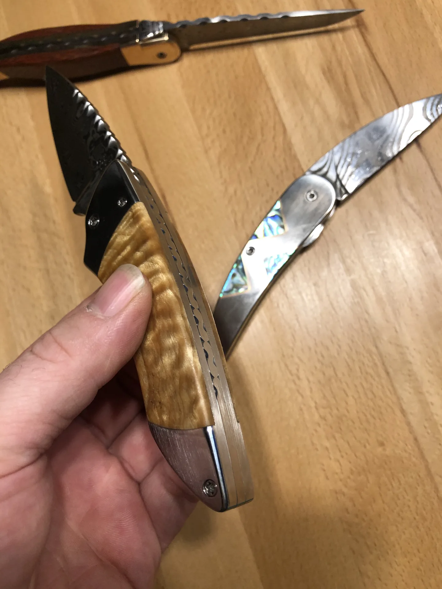 Handgefertigtes Damast-Taschenmesser – VG-Messer