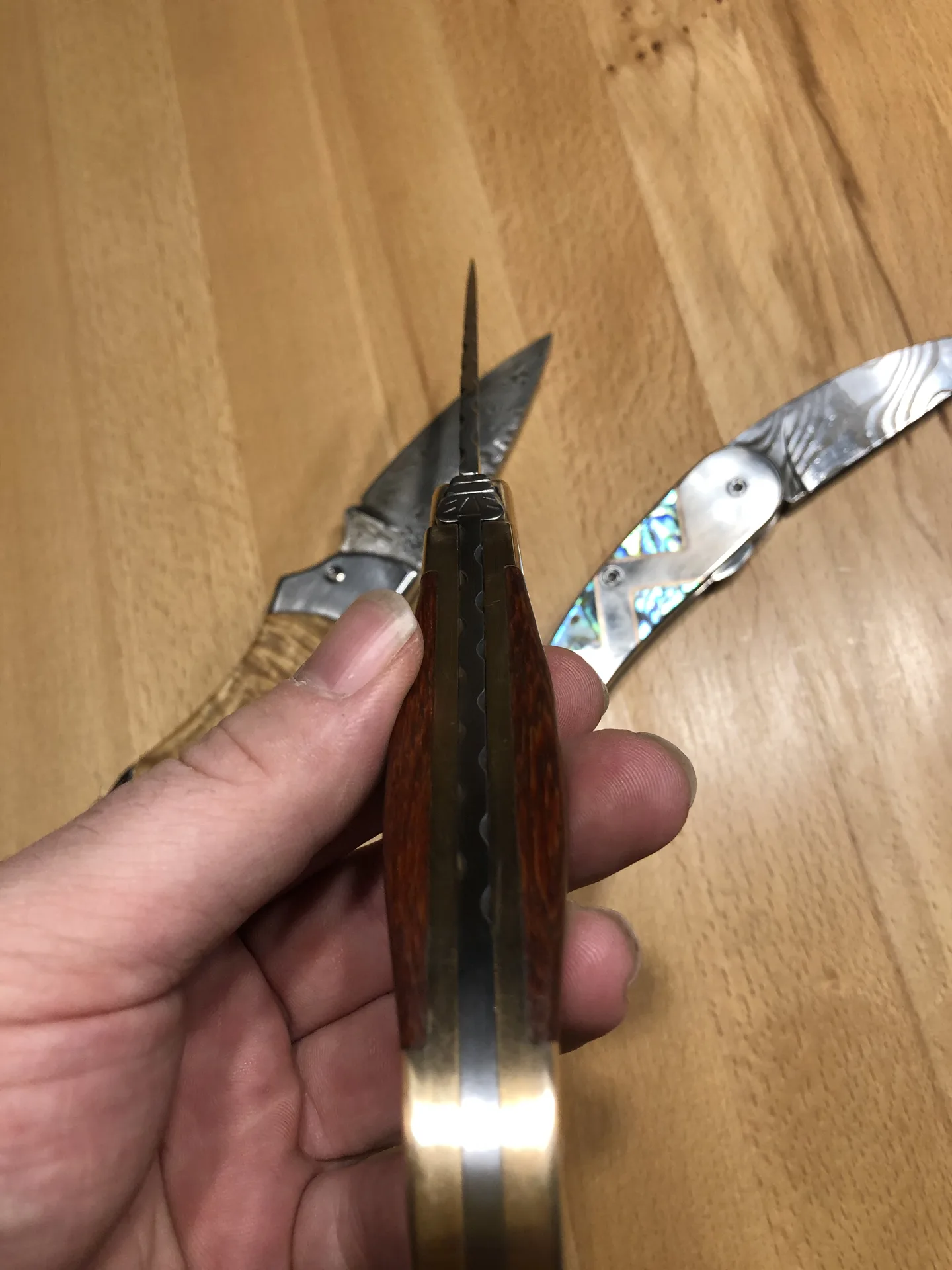Handgefertigtes Damast-Taschenmesser – VG-Messer
