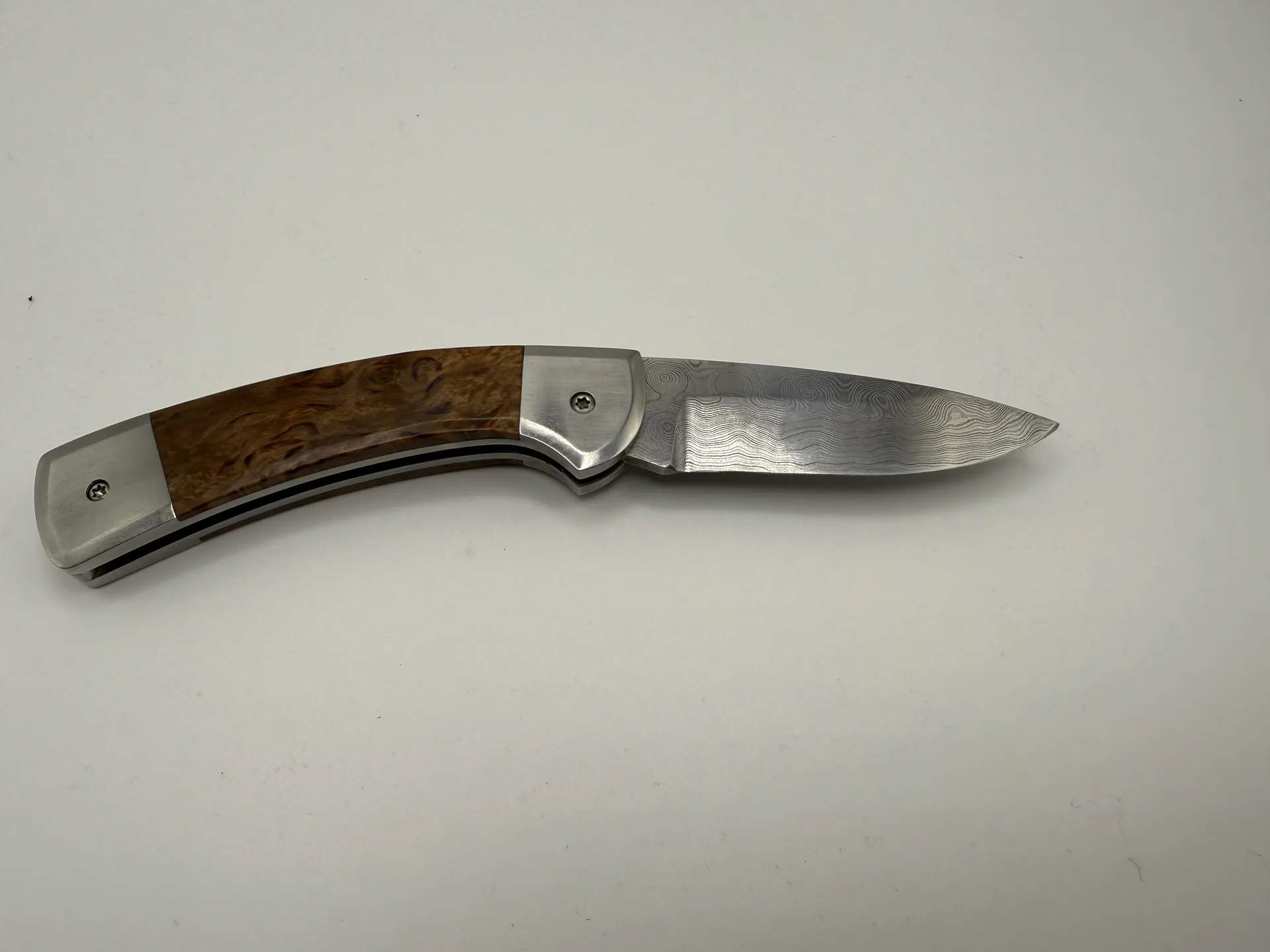 Handgefertigtes Damast-Taschenmesser – VG-Messer