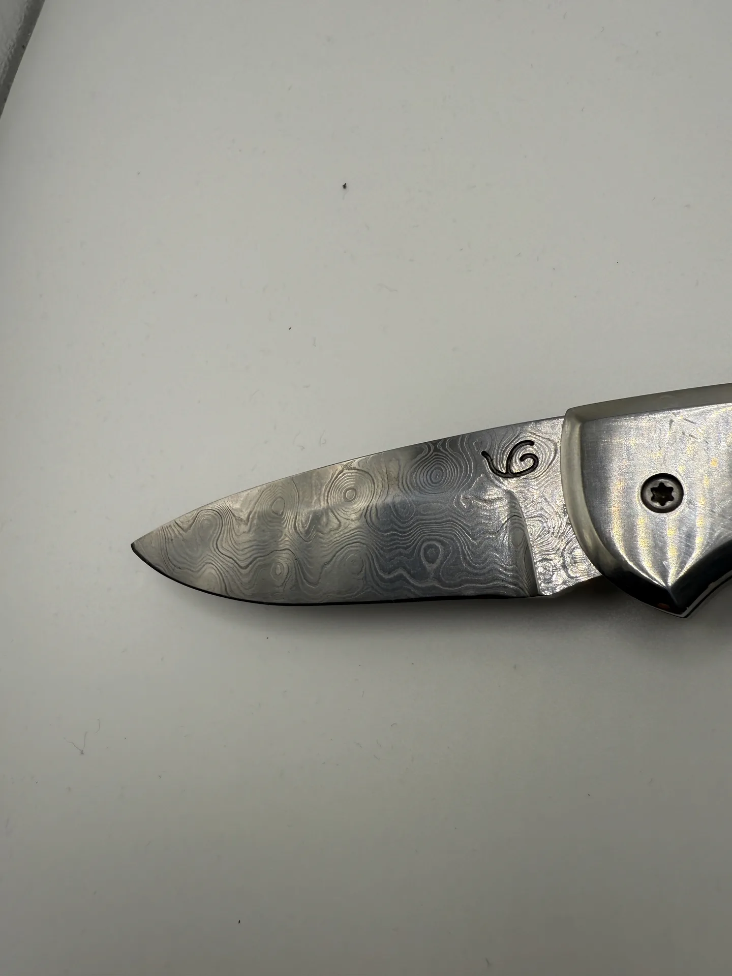 Handgefertigtes Damast-Taschenmesser – VG-Messer