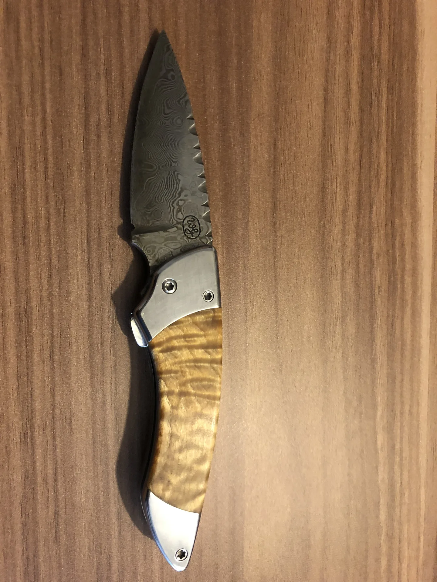 Handgefertigtes Damast-Taschenmesser – VG-Messer