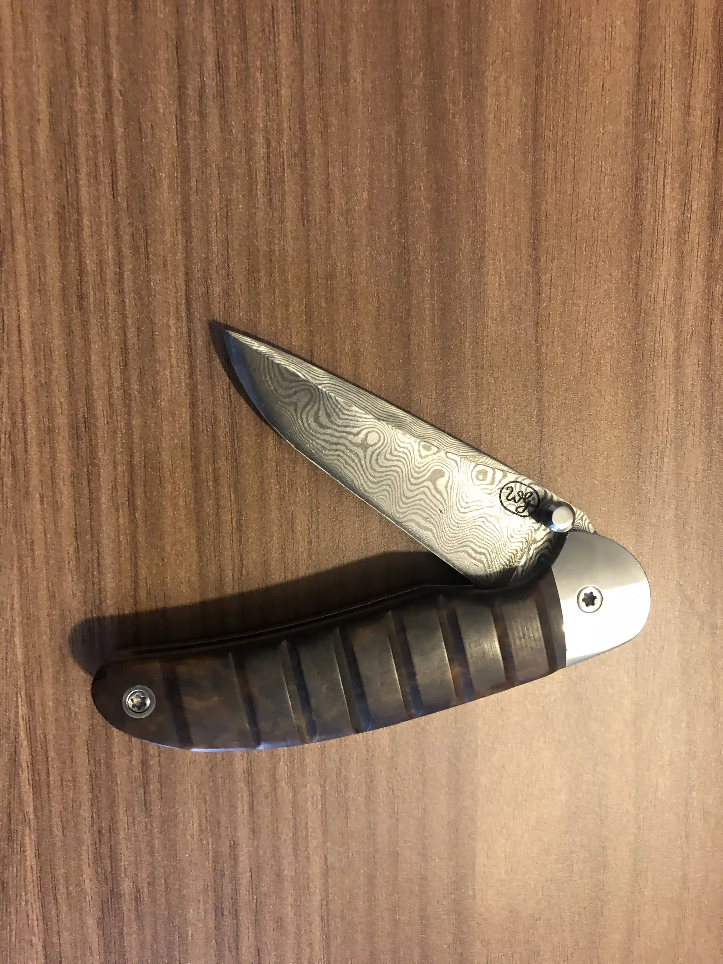 Handgefertigtes Damast-Taschenmesser – VG-Messer