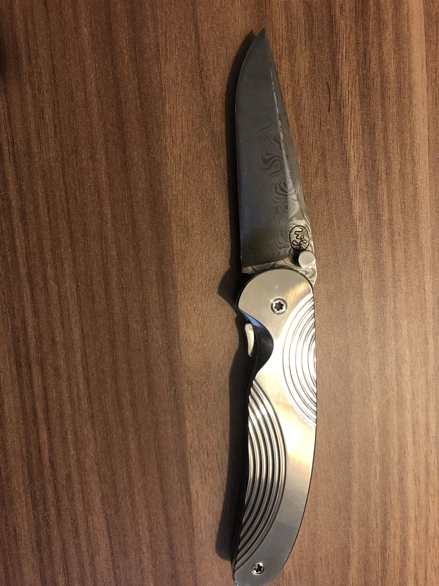 Handgefertigtes Damast-Taschenmesser – VG-Messer