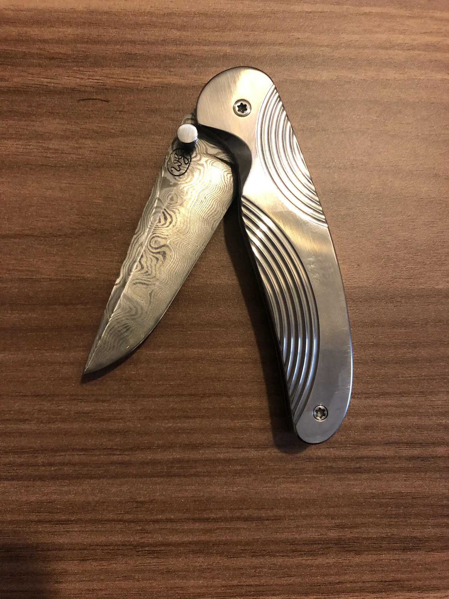 Handgefertigtes Damast-Taschenmesser – VG-Messer