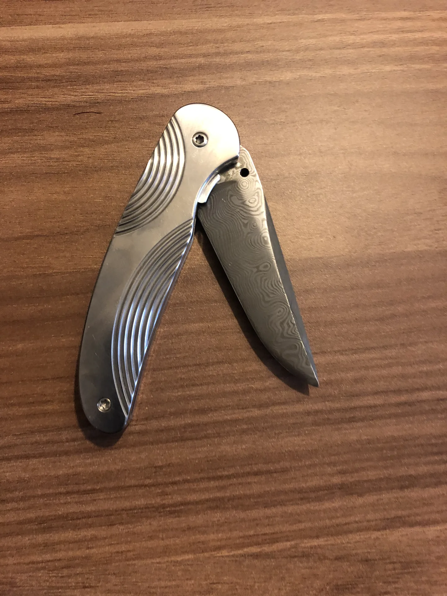 Handgefertigtes Damast-Taschenmesser – VG-Messer
