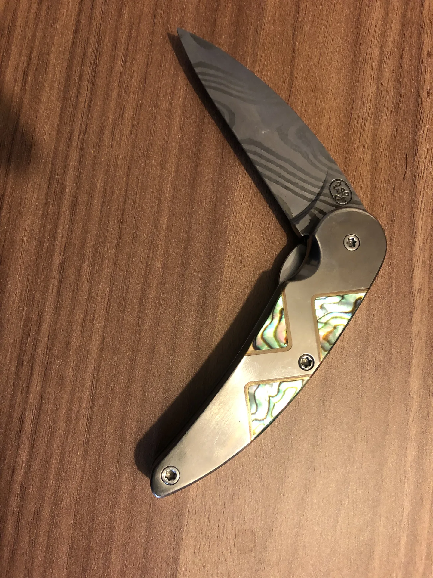 Handgefertigtes Damast-Taschenmesser – VG-Messer