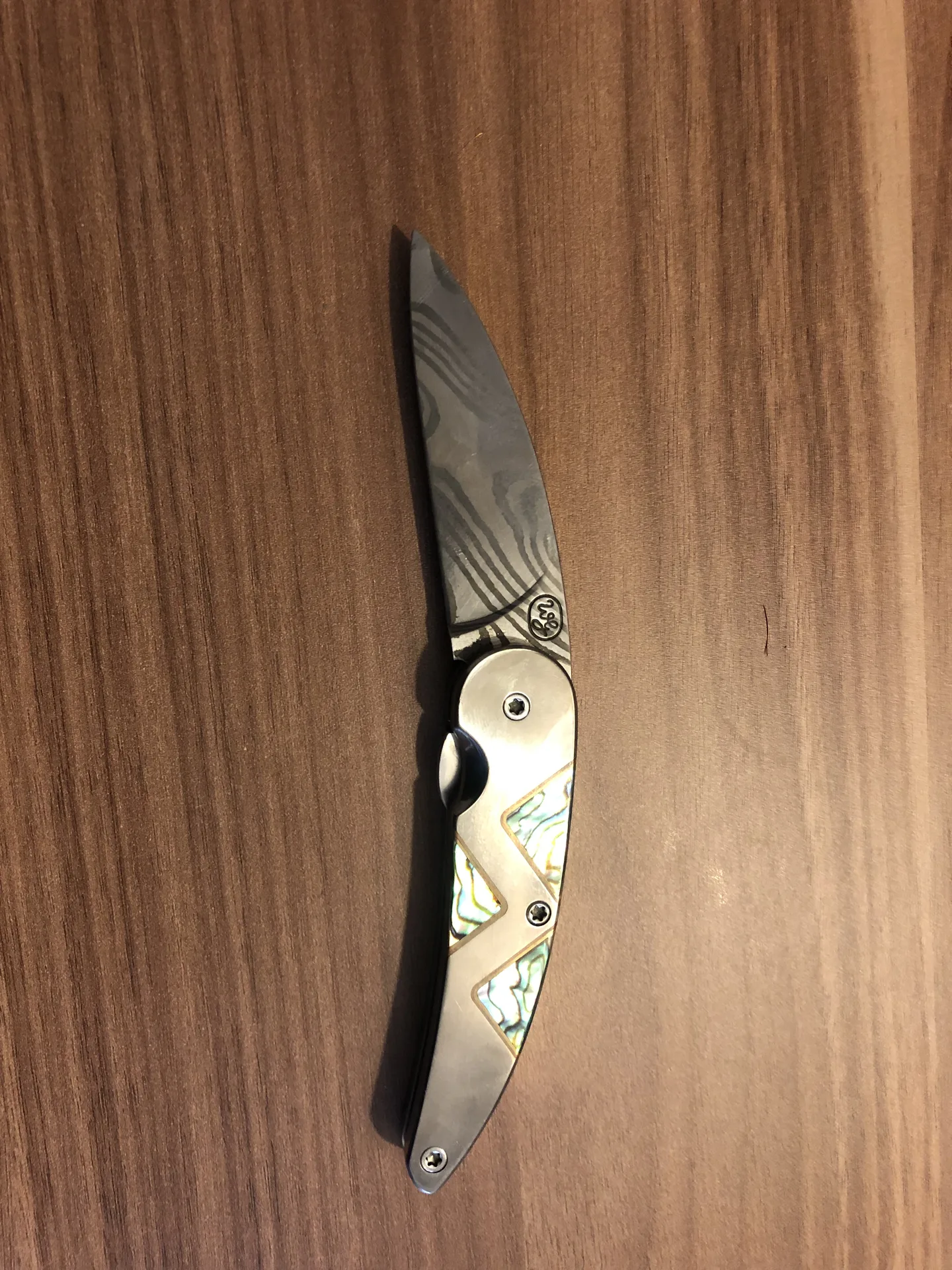 Handgefertigtes Damast-Taschenmesser – VG-Messer