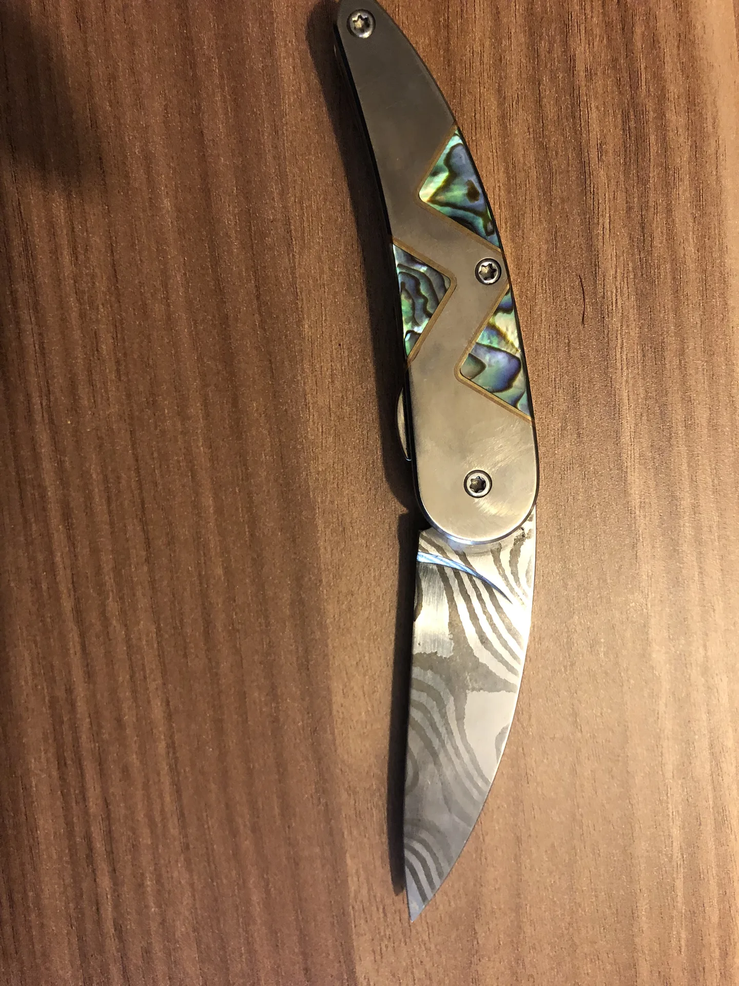 Handgefertigtes Damast-Taschenmesser – VG-Messer