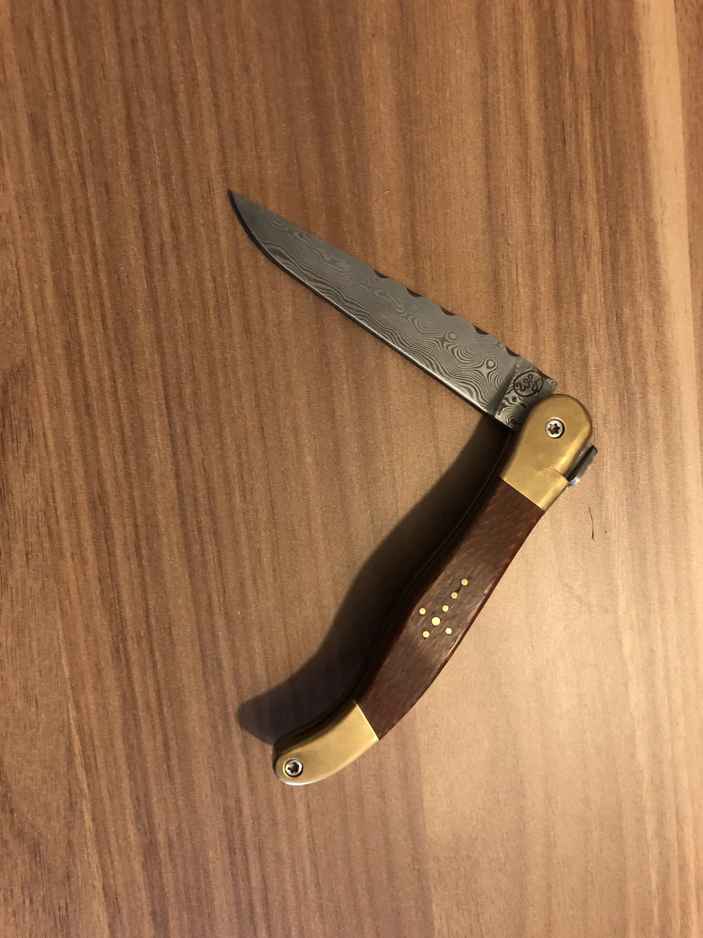 Handgefertigtes Damast-Taschenmesser – VG-Messer
