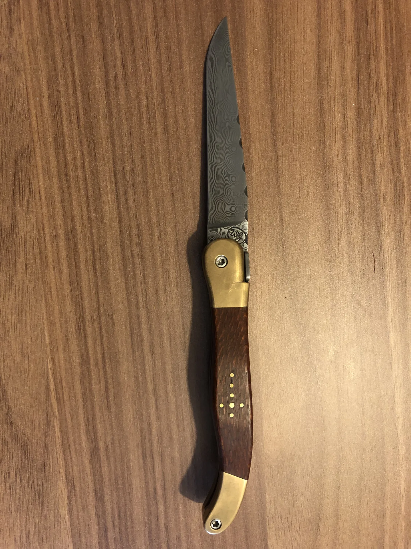 Handgefertigtes Damast-Taschenmesser – VG-Messer