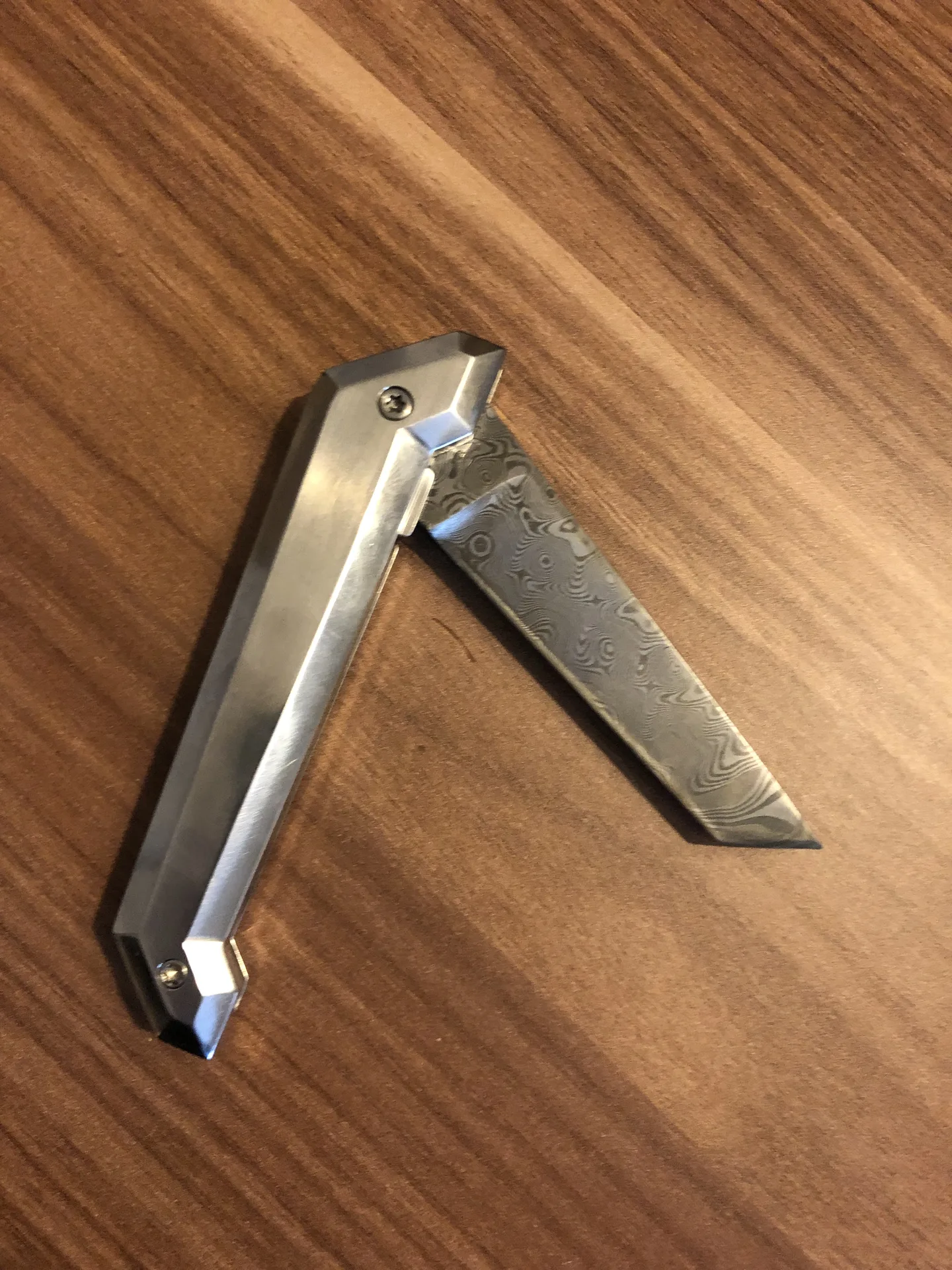 Handgefertigtes Damast-Taschenmesser – VG-Messer