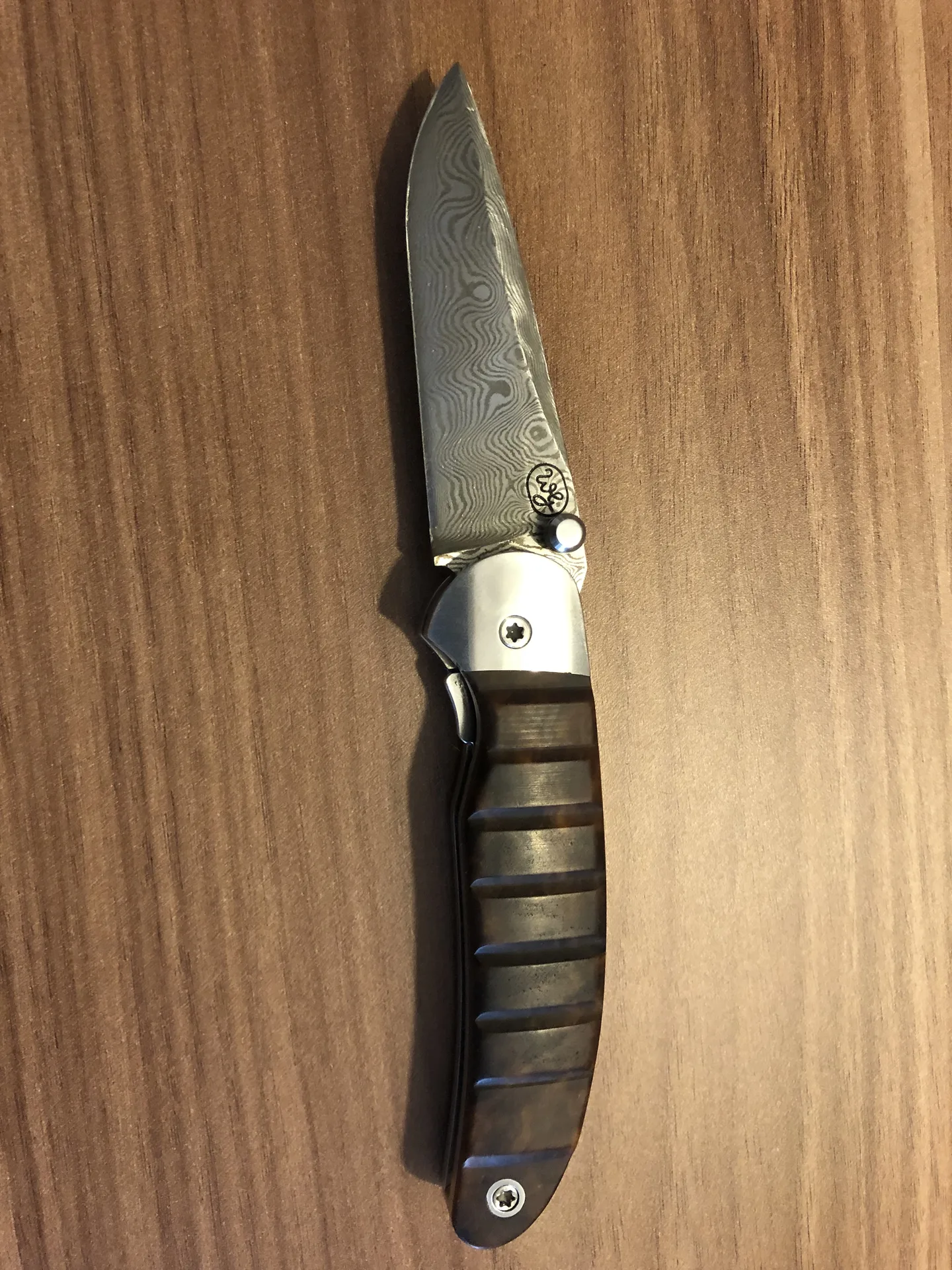 Handgefertigtes Damast-Taschenmesser – VG-Messer
