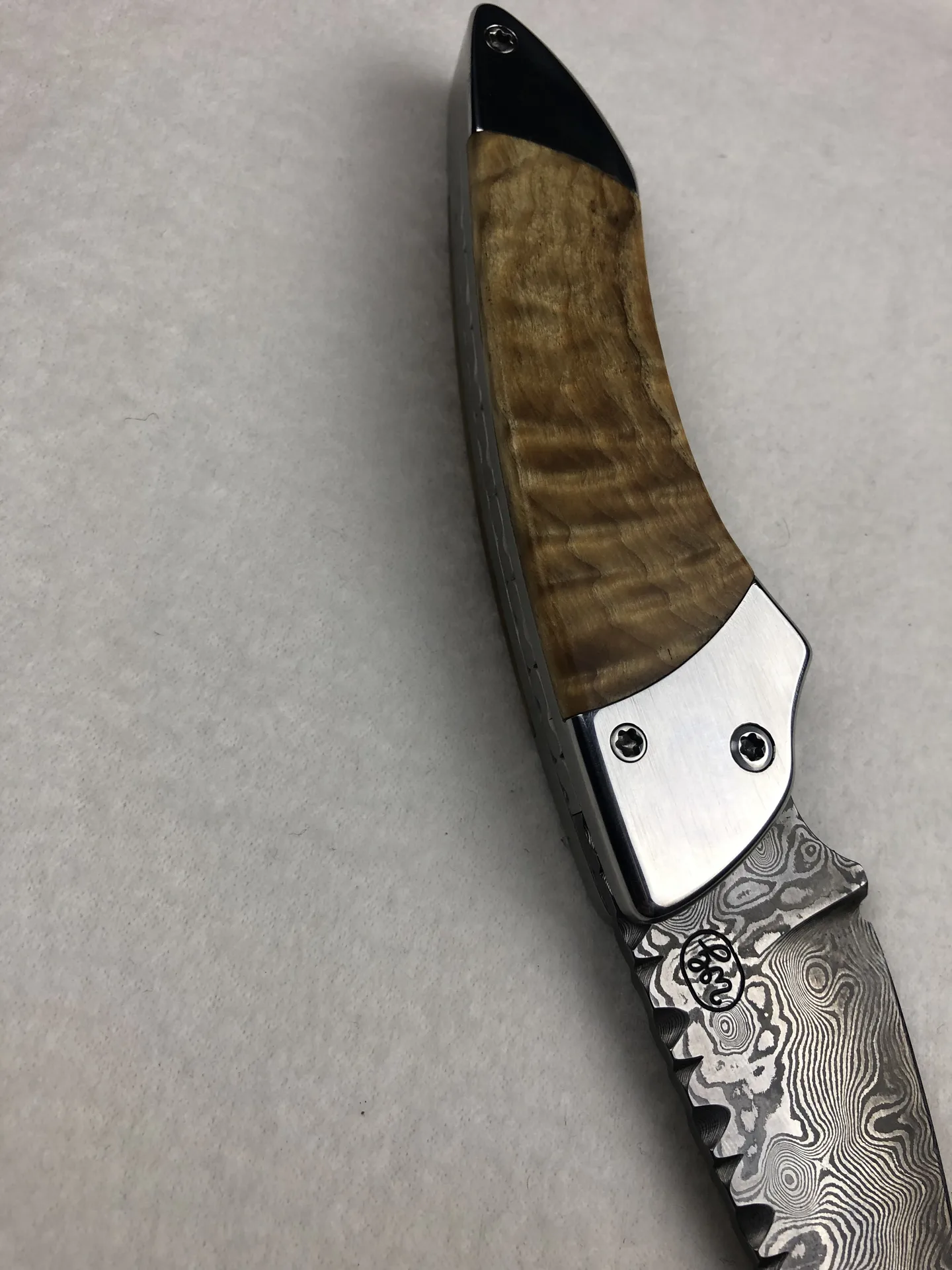 Handgefertigtes Damast-Taschenmesser – VG-Messer