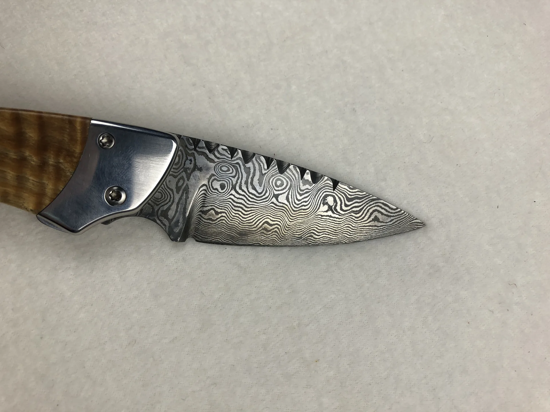 Handgefertigtes Damast-Taschenmesser – VG-Messer