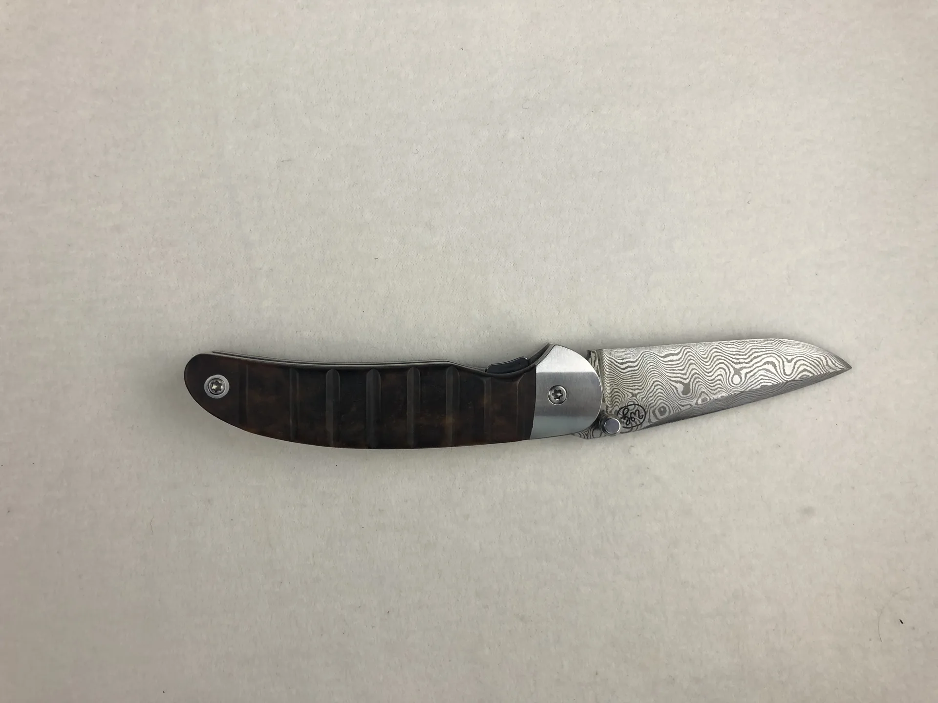 Handgefertigtes Damast-Taschenmesser – VG-Messer