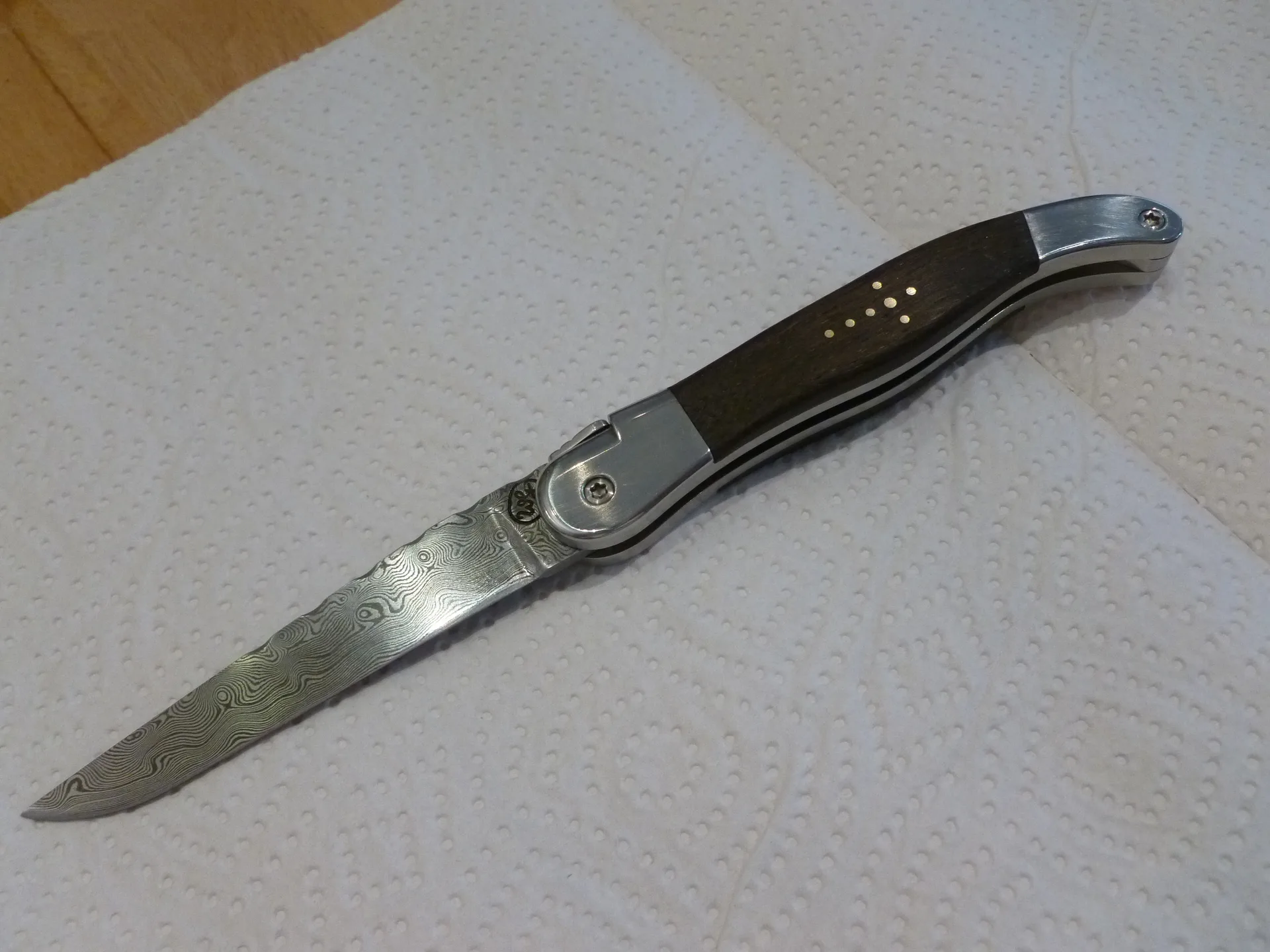 Handgefertigtes Damast-Taschenmesser – VG-Messer