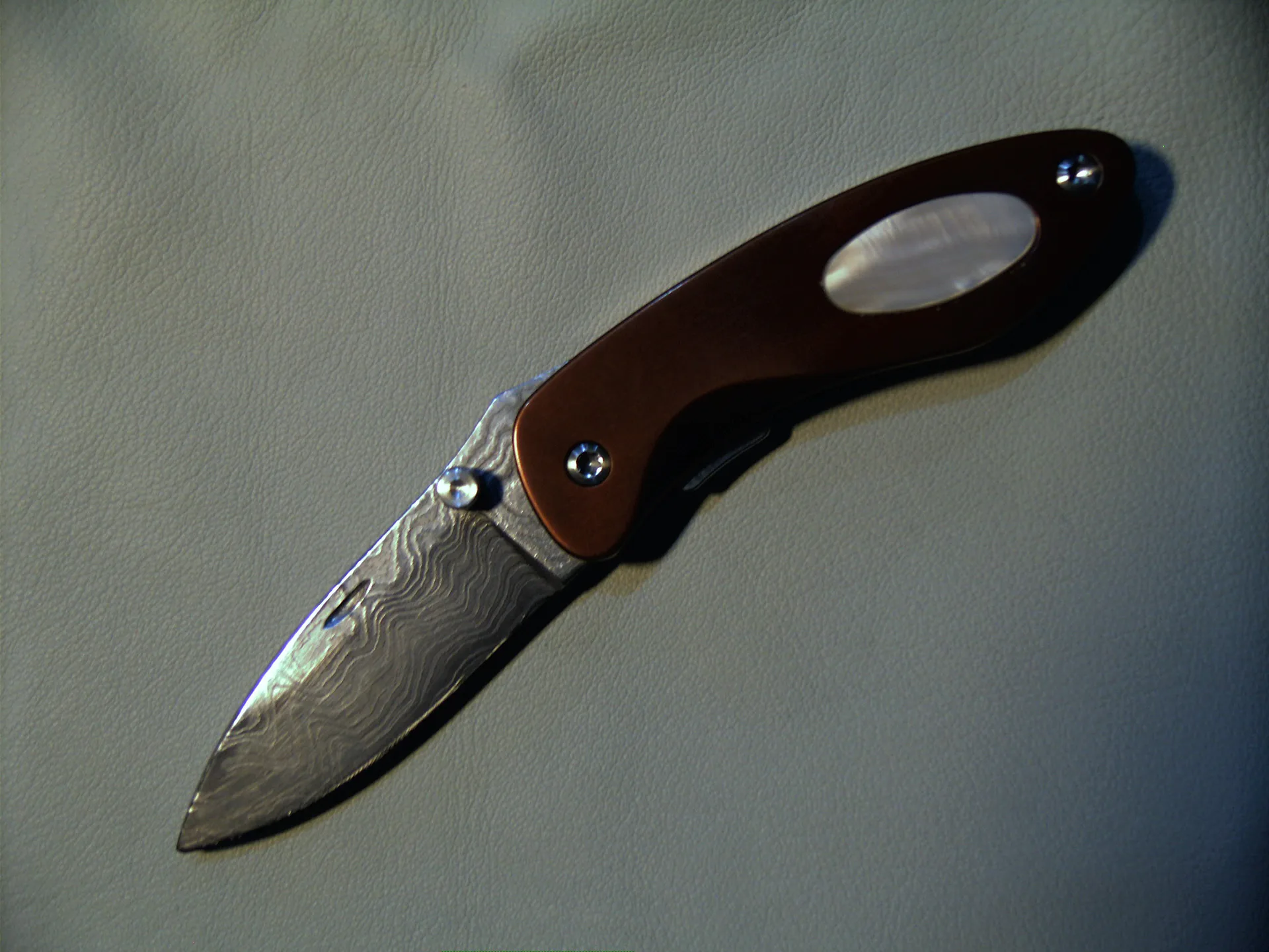 Handgefertigtes Damast-Taschenmesser – VG-Messer