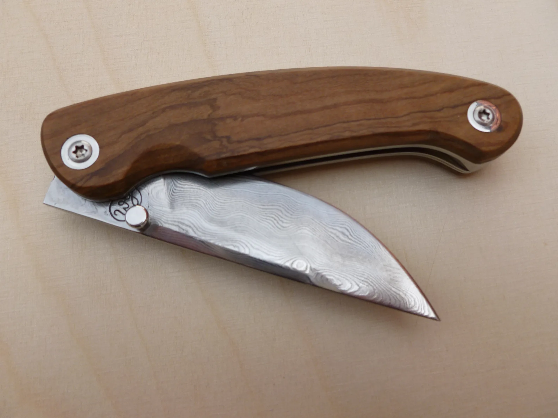 Handgefertigtes Damast-Taschenmesser – VG-Messer
