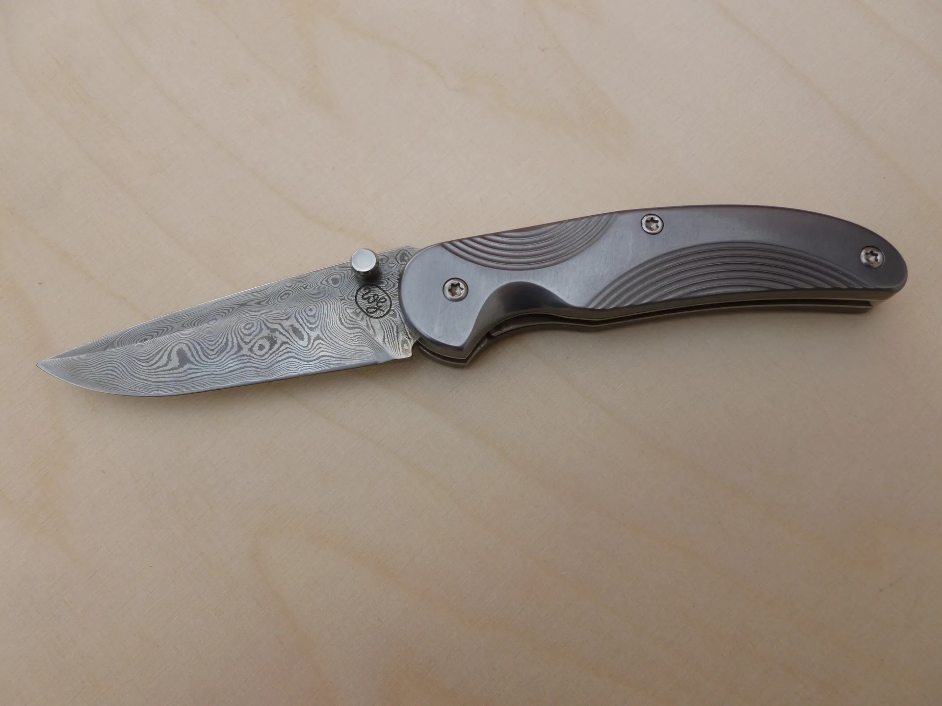 Handgefertigtes Damast-Taschenmesser – VG-Messer