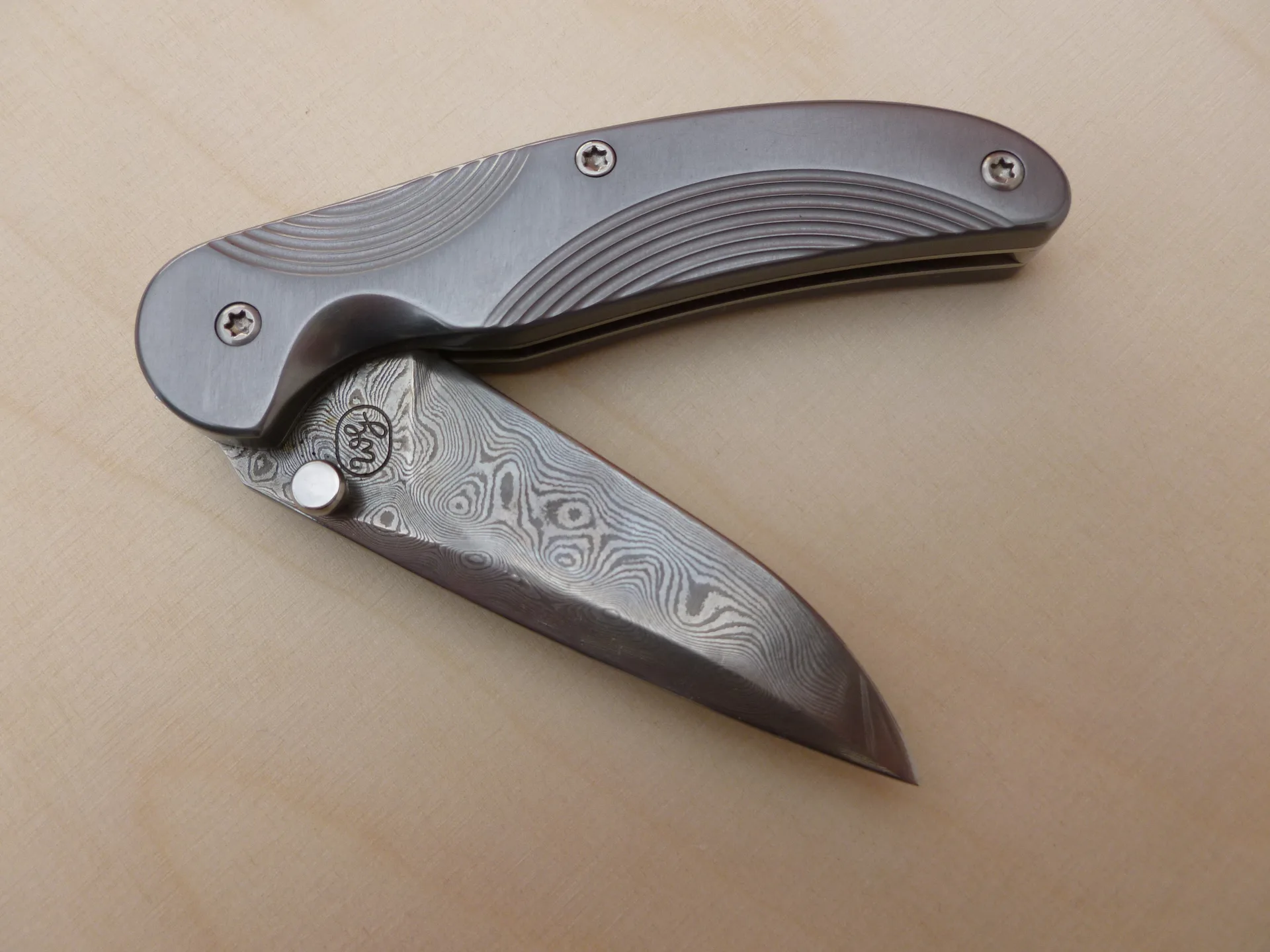 Handgefertigtes Damast-Taschenmesser – VG-Messer