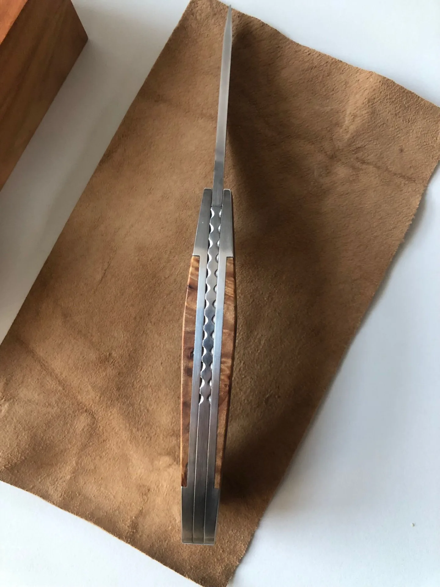 Handgefertigtes Damast-Taschenmesser – VG-Messer