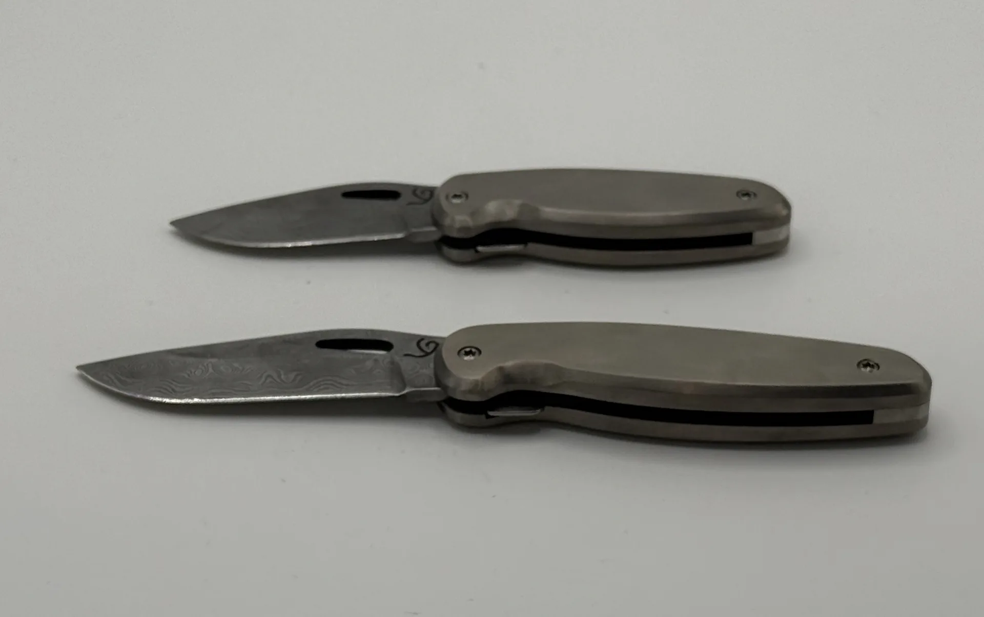 Handgefertigtes Damast-Taschenmesser – VG-Messer