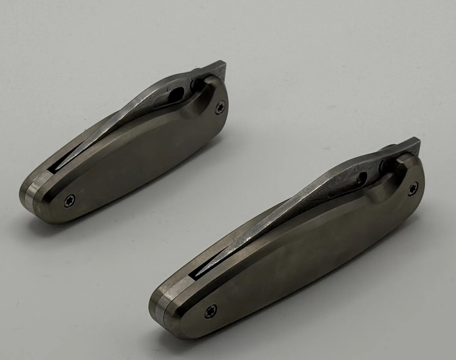 Handgefertigtes Damast-Taschenmesser – VG-Messer