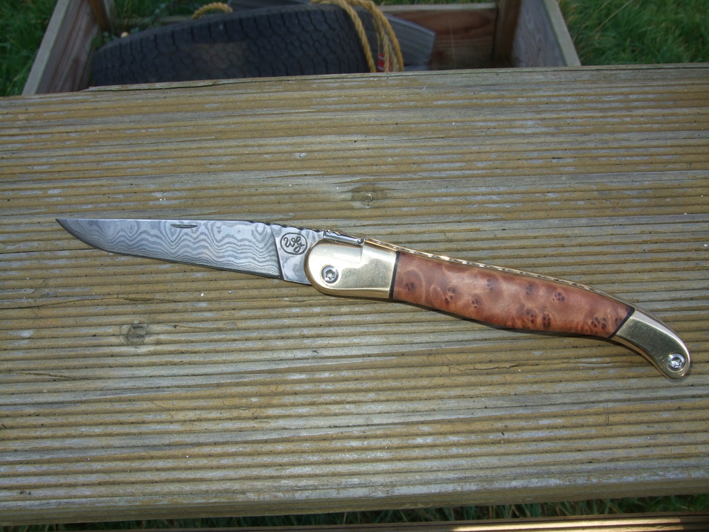 Damast-Taschenmesser Griffholz Detailansicht – handgefertigt